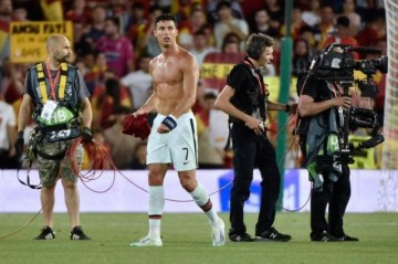 狗子28平台-葡萄牙主帅：C罗打替补是战术选择 他还是世界最佳