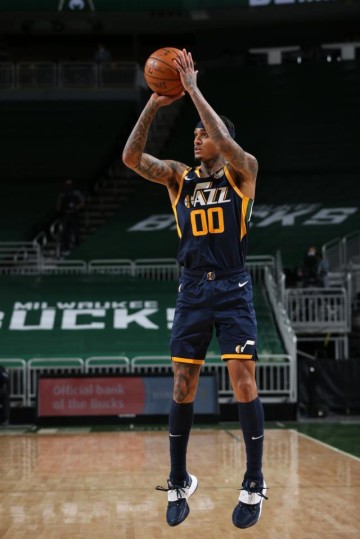 狗子28平台-从创造历史到见证历史 雄鹿遭爵士25记三分射穿